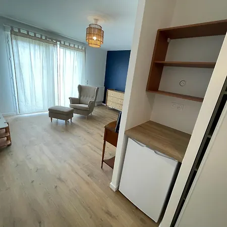 Dans Avec Salon Et Cuisine Partages - 402