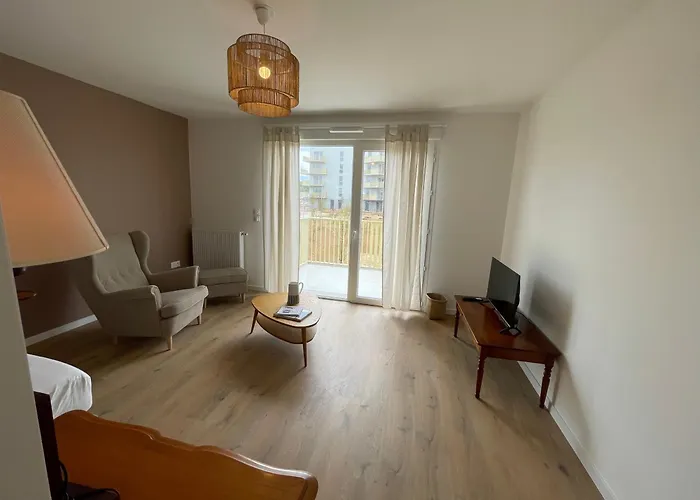 Dans Résidence Avec Salon Et Cuisine Partagés - 402 *